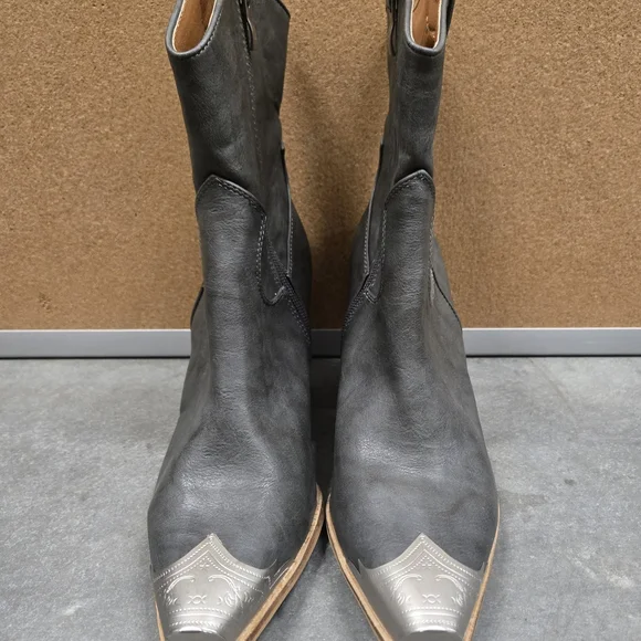 Dakota Western Ankle Boot - Picture 3 of 7